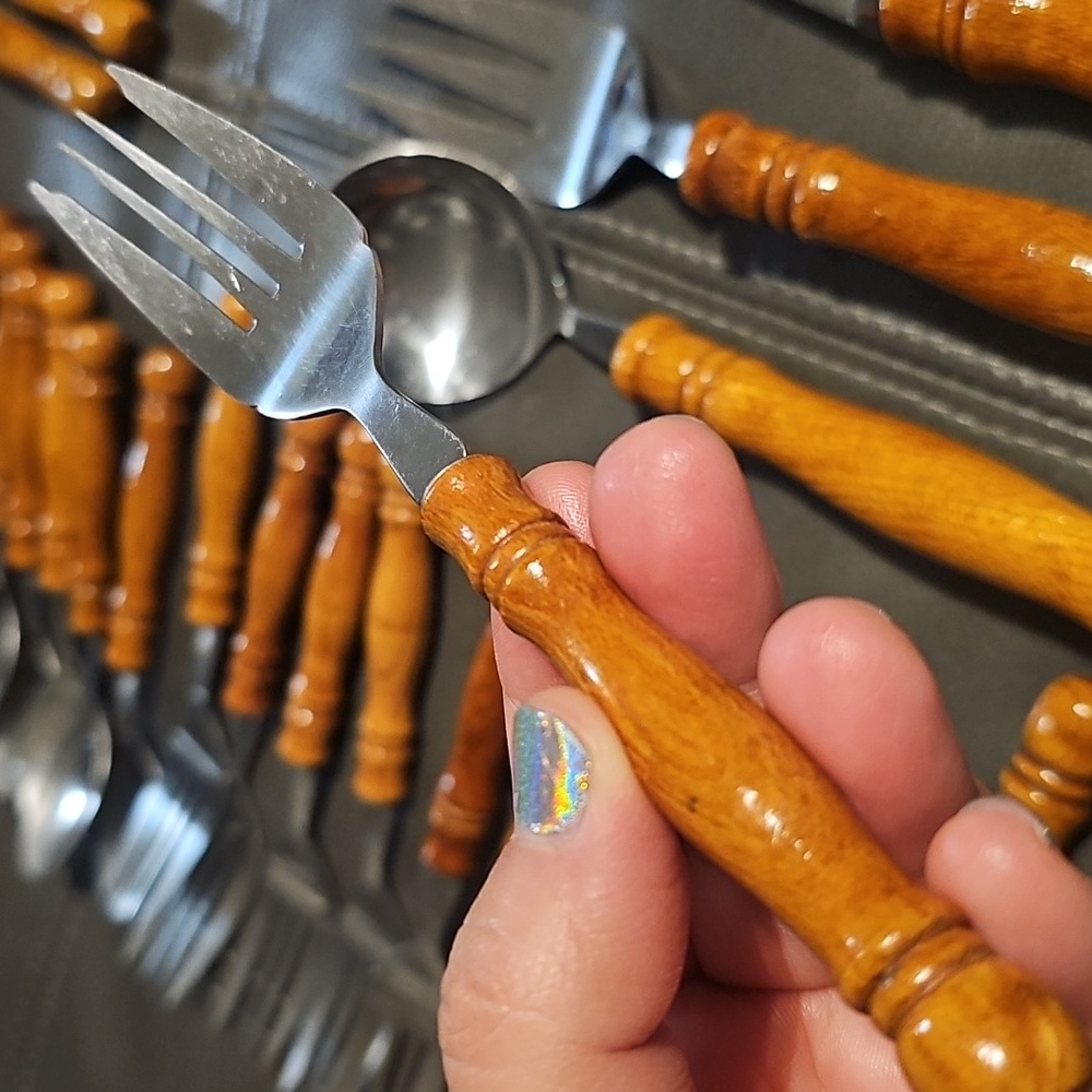 Vintage Wood Handles Silverware Flatware Set - Picture 16 of 16